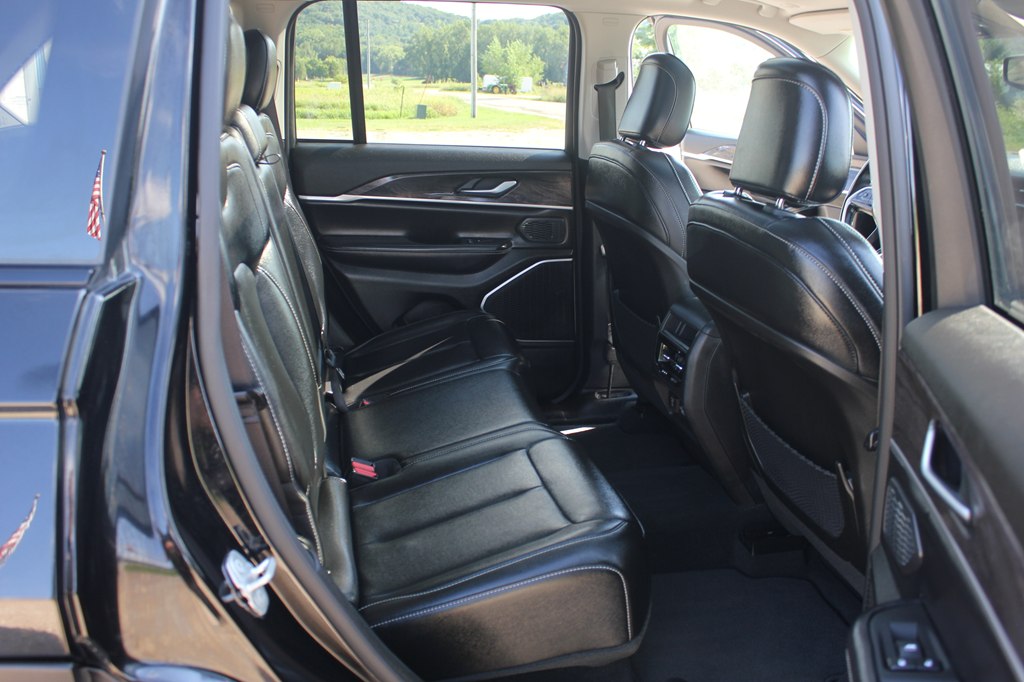 Photo 37 of this JEEP GRAND CHEROKEE