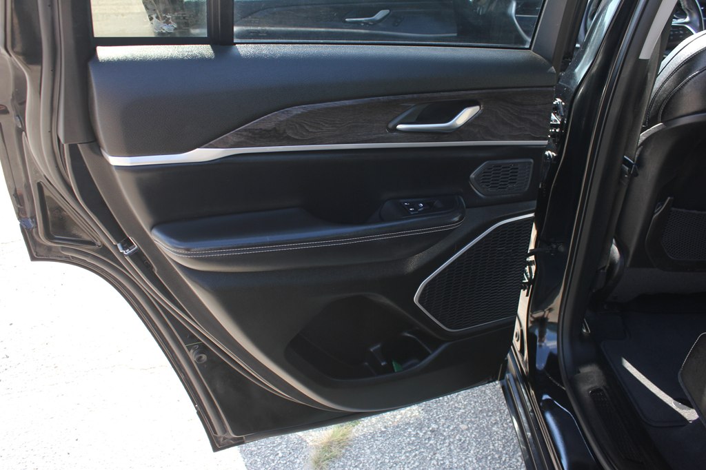 Photo 39 of this JEEP GRAND CHEROKEE