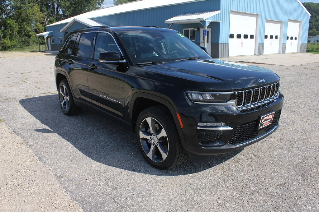 Photo 3 of this JEEP GRAND CHEROKEE