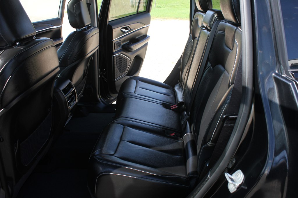 Photo 40 of this JEEP GRAND CHEROKEE