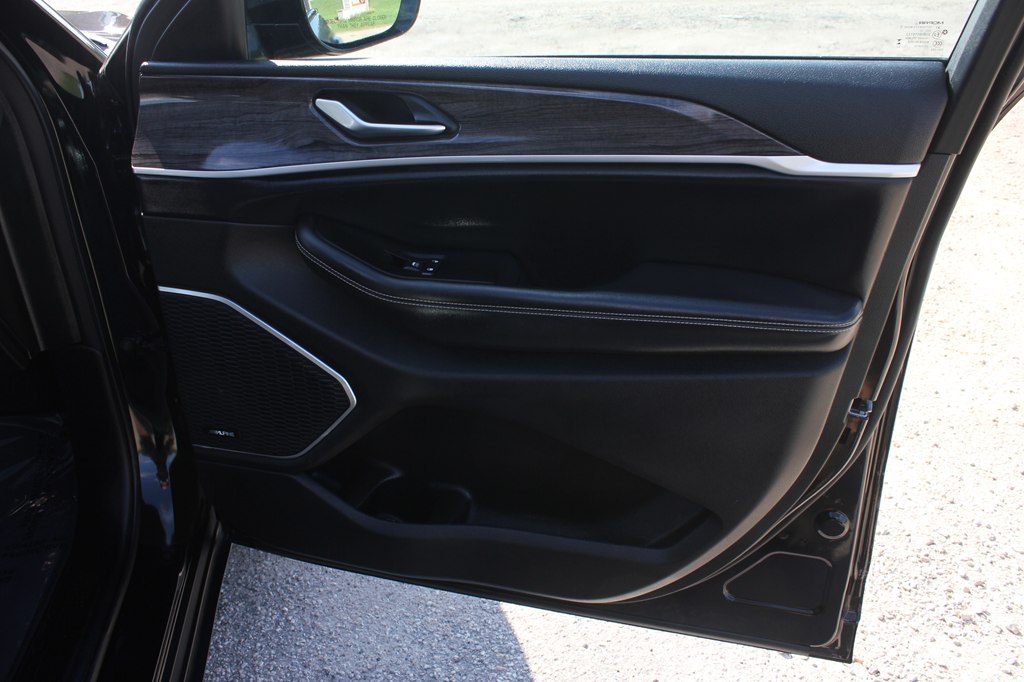 Photo 31 of this JEEP GRAND CHEROKEE