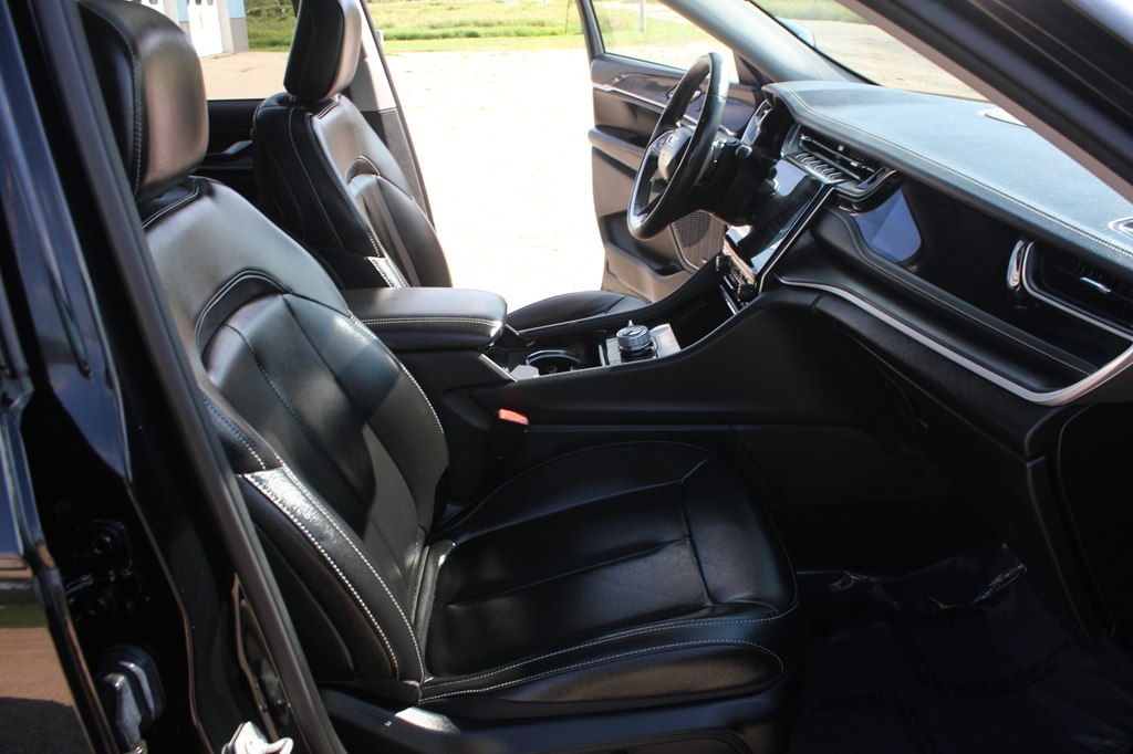 Photo 32 of this JEEP GRAND CHEROKEE