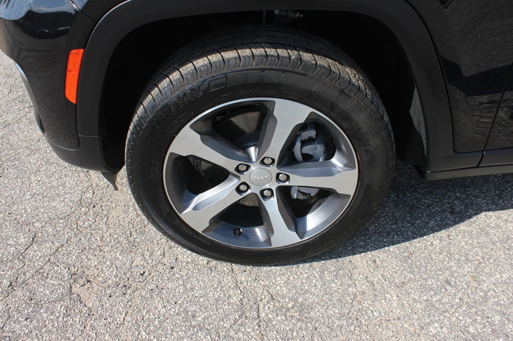 Photo 58 of this JEEP GRAND CHEROKEE