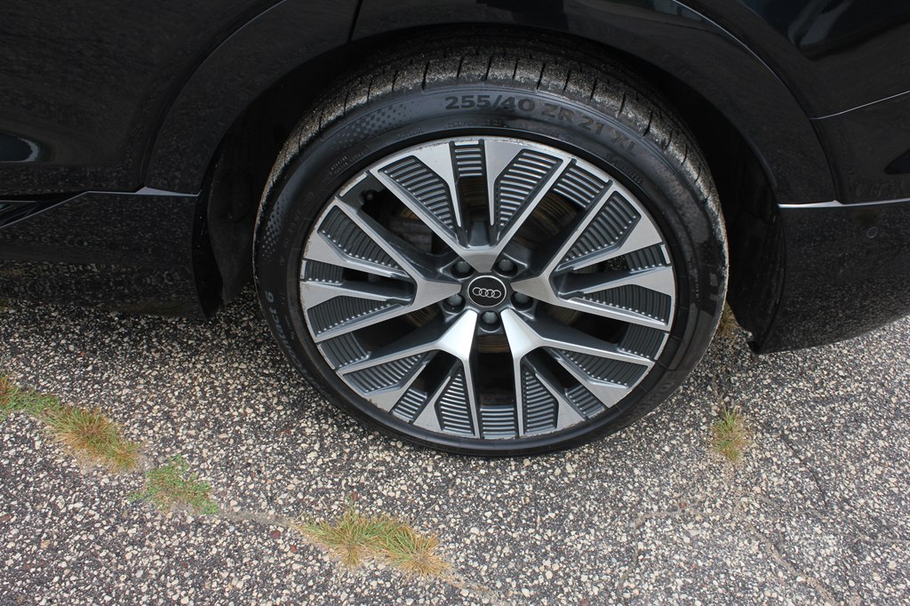 Photo 57 of this AUDI Q8 E-TRON
