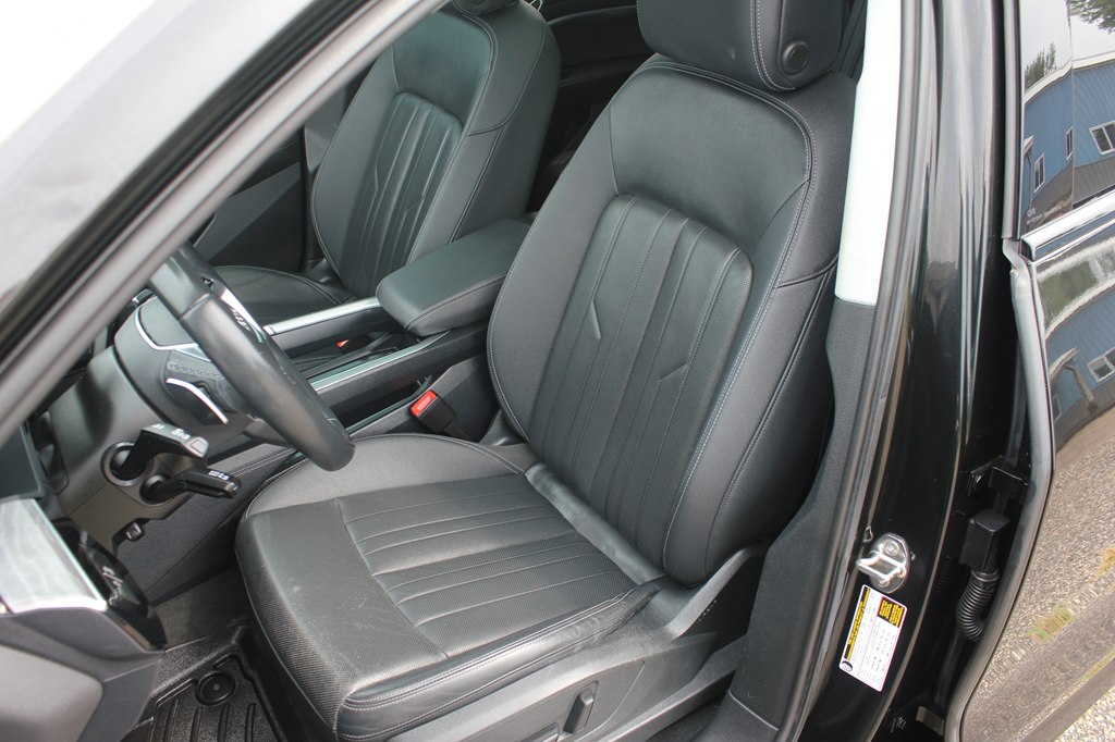 Photo 31 of this AUDI Q8 E-TRON