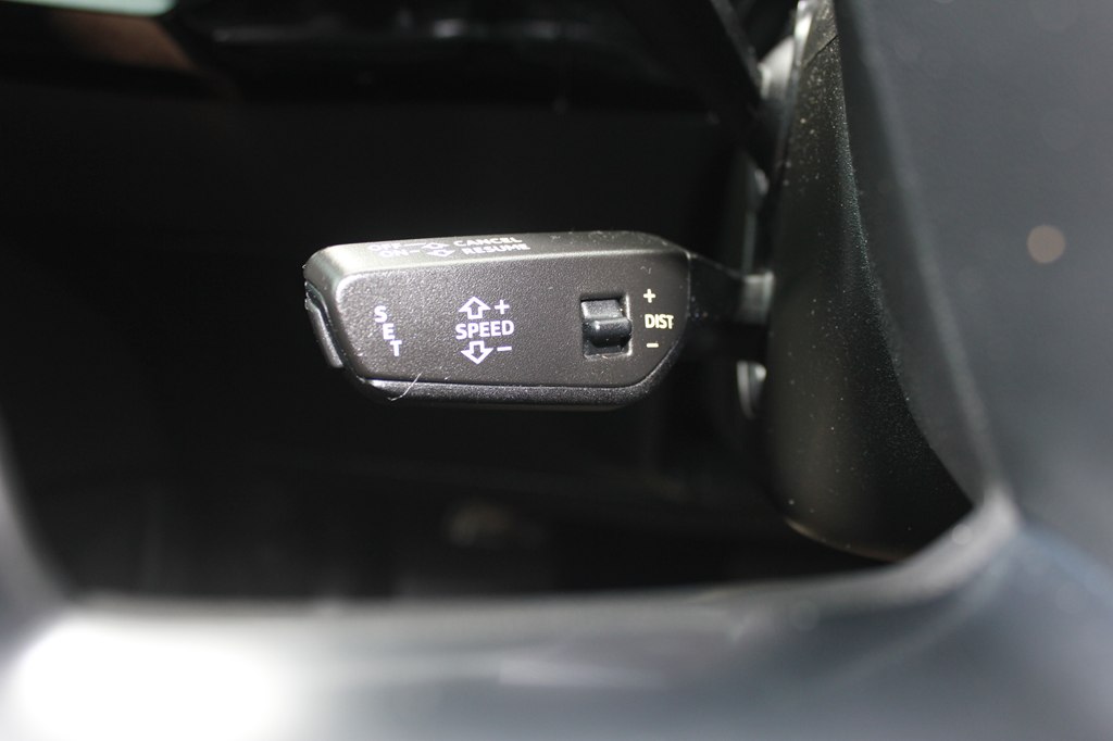 Photo 14 of this AUDI Q8 E-TRON