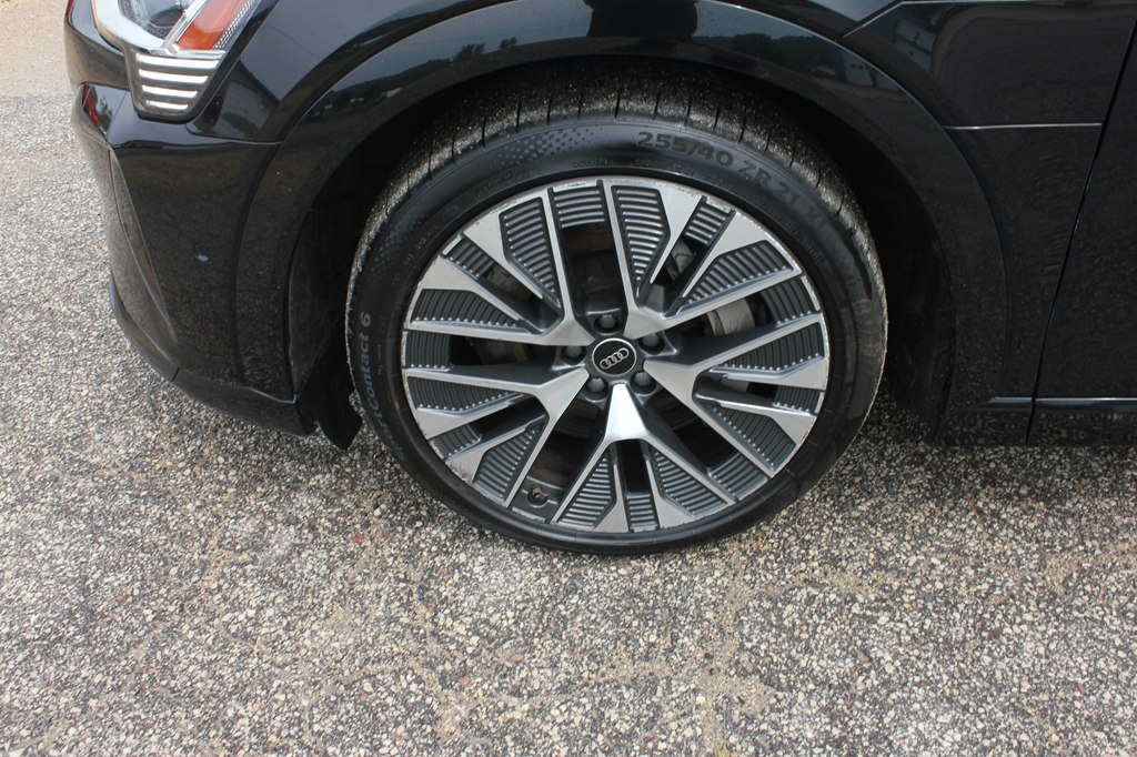 Photo 58 of this AUDI Q8 E-TRON