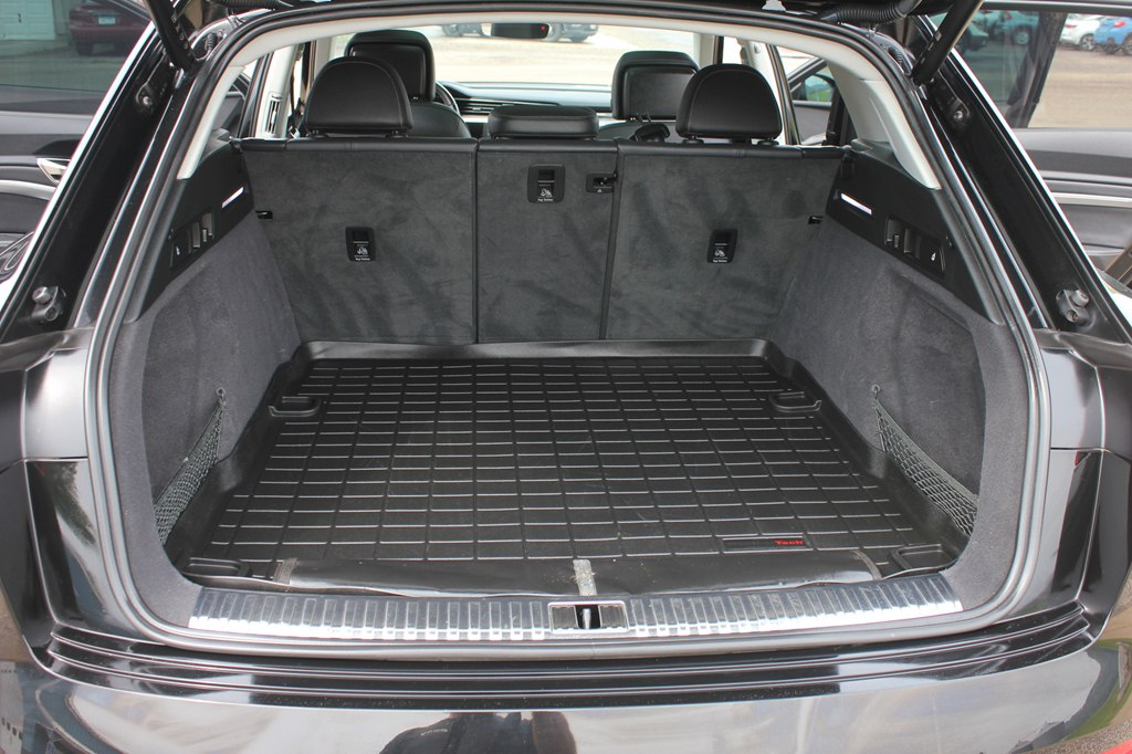 Photo 43 of this AUDI Q8 E-TRON