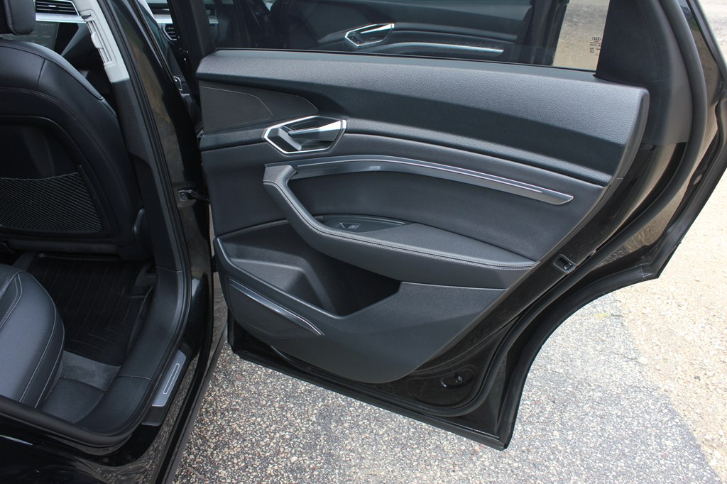 Photo 36 of this AUDI Q8 E-TRON