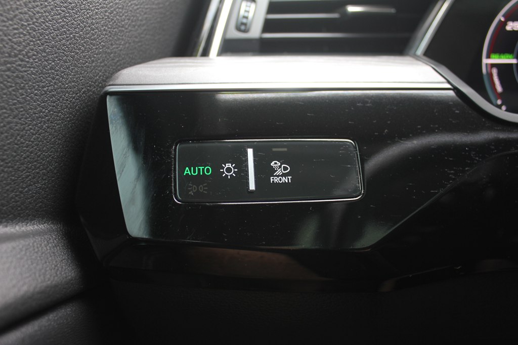 Photo 17 of this AUDI Q8 E-TRON