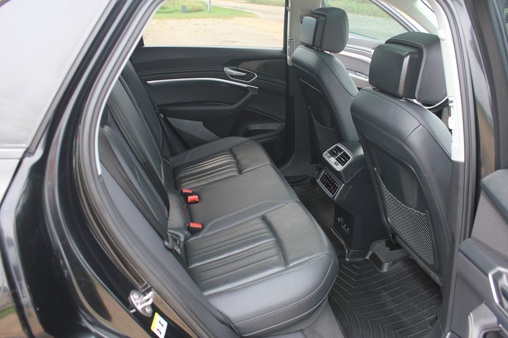 Photo 37 of this AUDI Q8 E-TRON