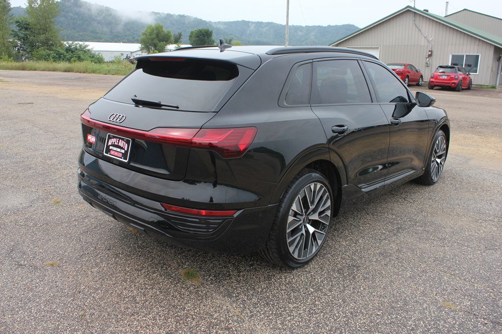Photo 5 of this AUDI Q8 E-TRON