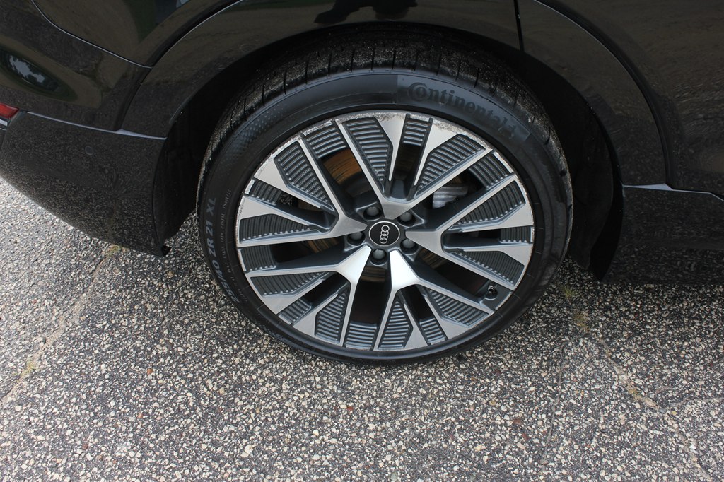 Photo 56 of this AUDI Q8 E-TRON