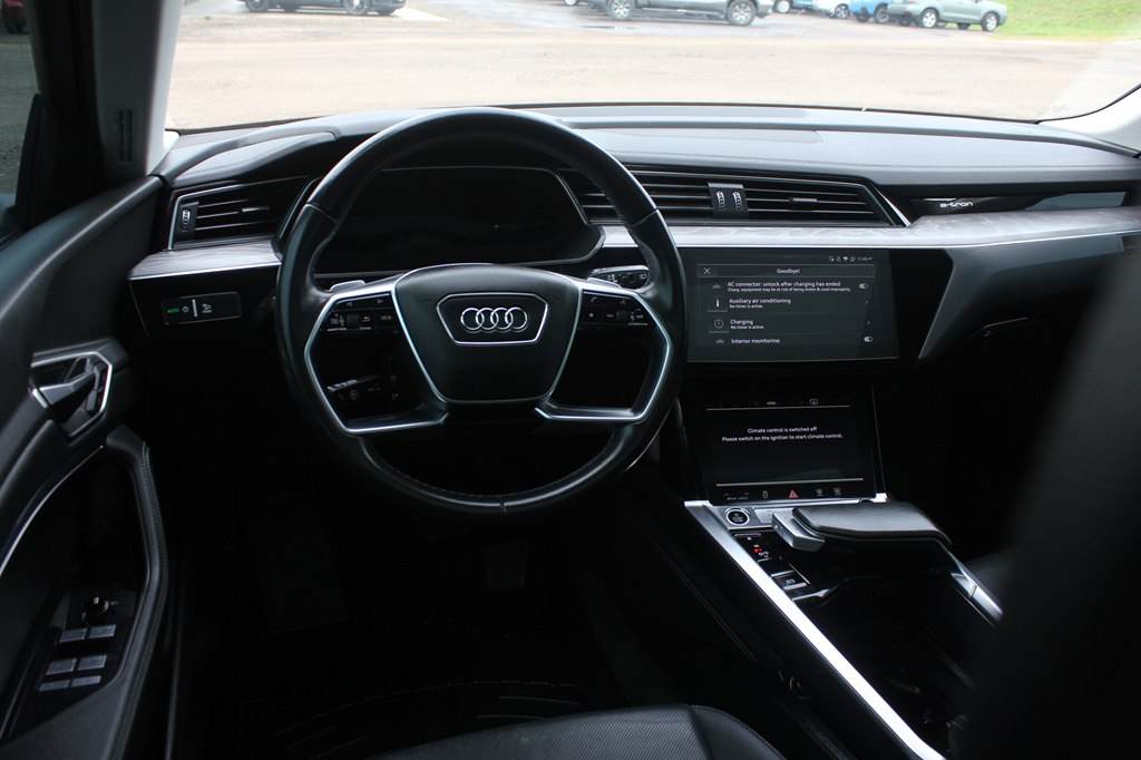 Photo 9 of this AUDI Q8 E-TRON