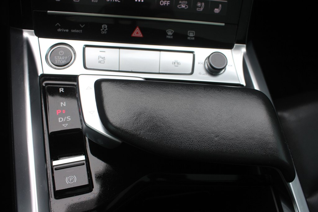 Photo 20 of this AUDI Q8 E-TRON
