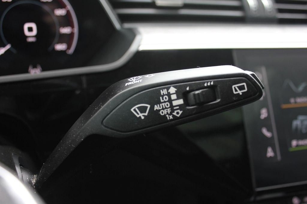 Photo 16 of this AUDI Q8 E-TRON