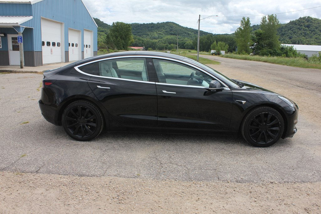 Photo 4 of this TESLA MODEL 3