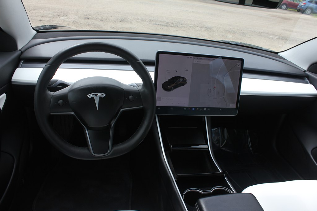 Photo 9 of this TESLA MODEL 3