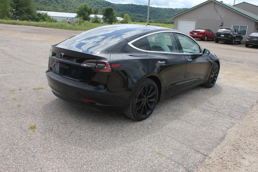 Photo 5 of this TESLA MODEL 3