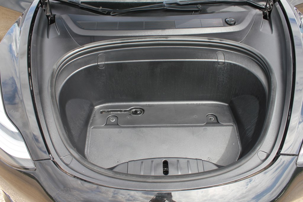 Photo 35 of this TESLA MODEL 3