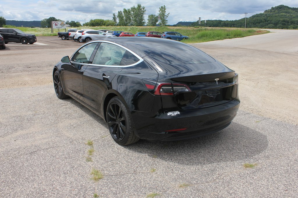 Photo 7 of this TESLA MODEL 3