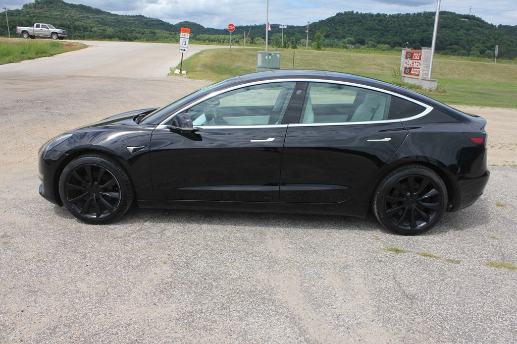 Photo 8 of this TESLA MODEL 3