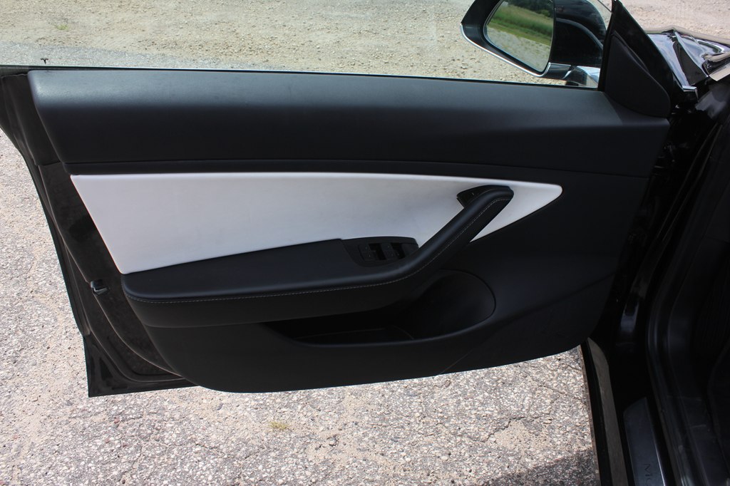 Photo 22 of this TESLA MODEL 3