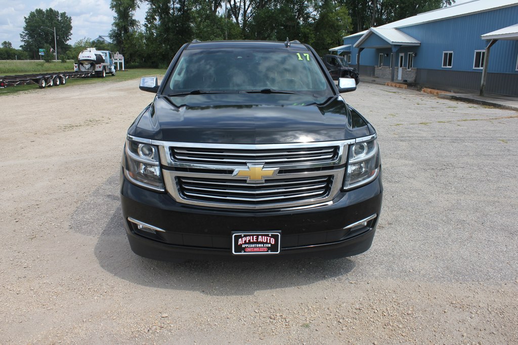 Photo 2 of this CHEVROLET SUBURBAN