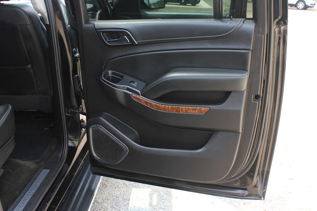 Photo 34 of this CHEVROLET SUBURBAN