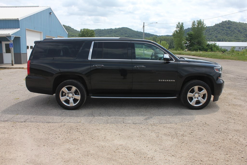 Photo 4 of this CHEVROLET SUBURBAN