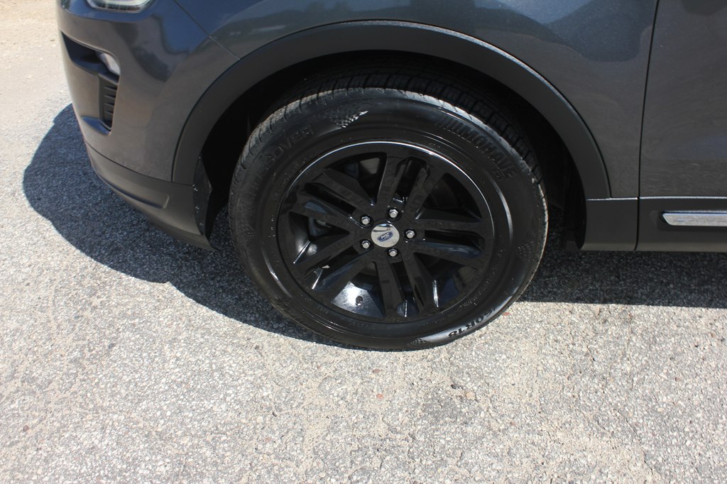 Photo 59 of this FORD EXPLORER