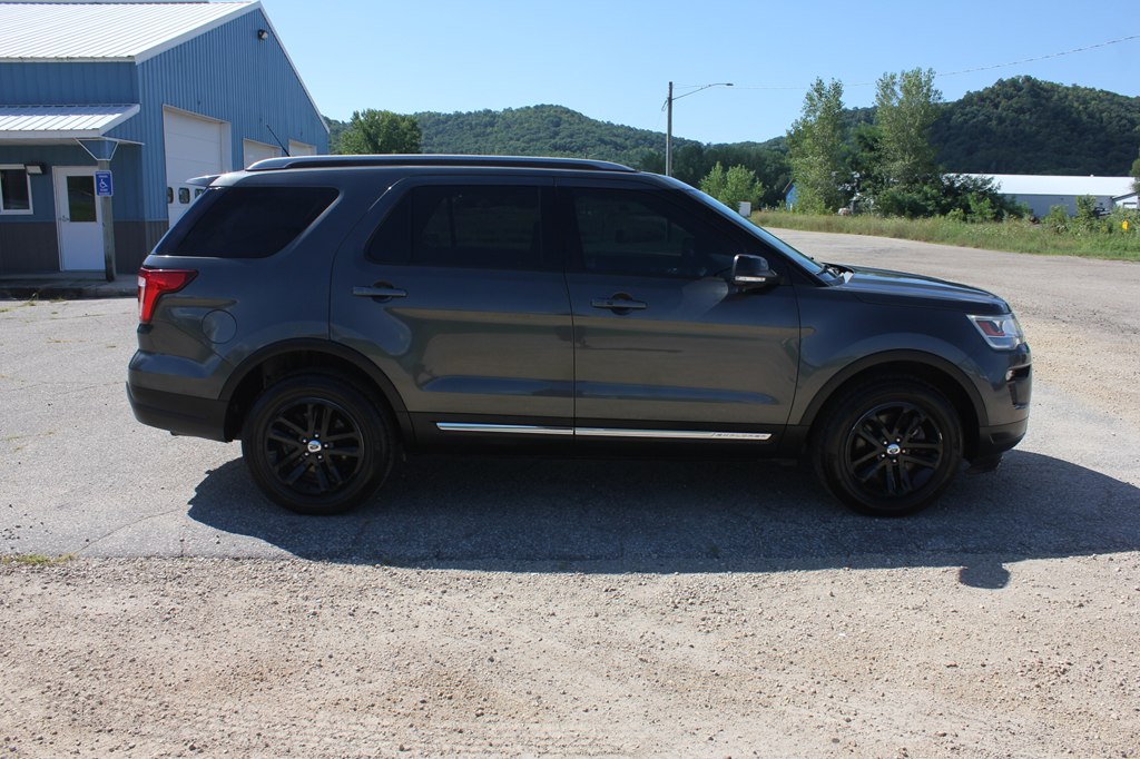 Photo 4 of this FORD EXPLORER