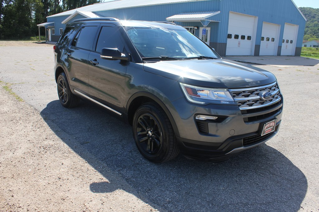 Photo 3 of this FORD EXPLORER