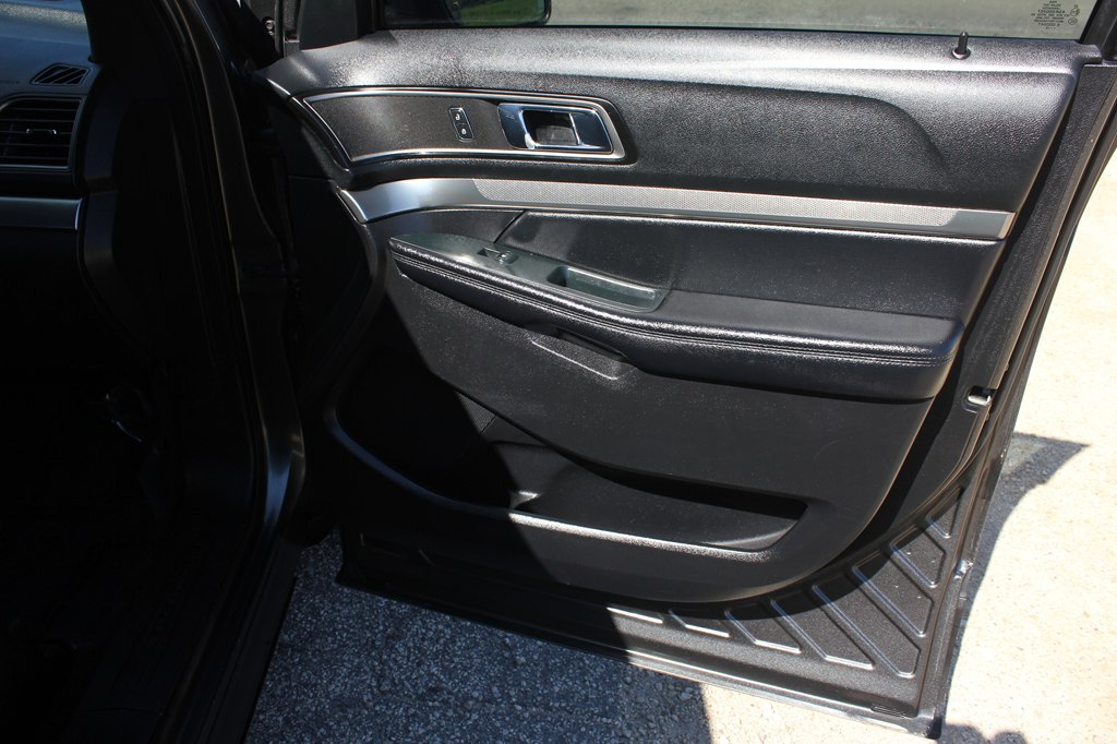 Photo 30 of this FORD EXPLORER
