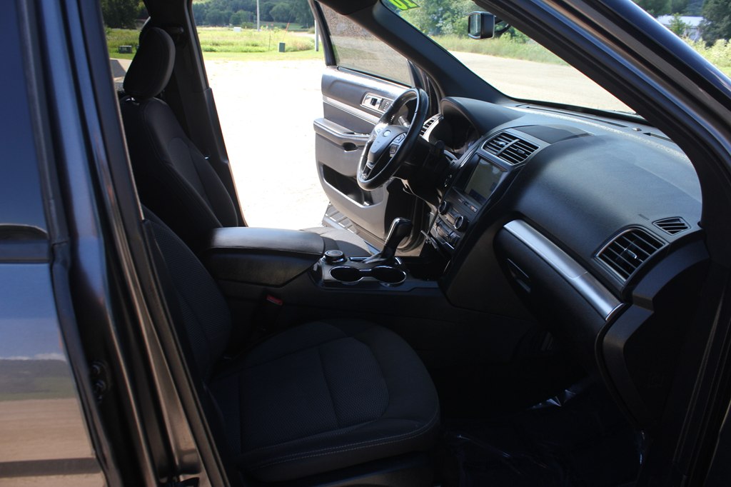 Photo 31 of this FORD EXPLORER