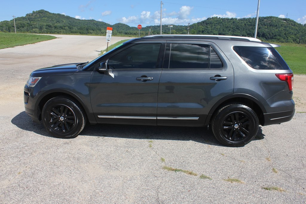 Photo 8 of this FORD EXPLORER