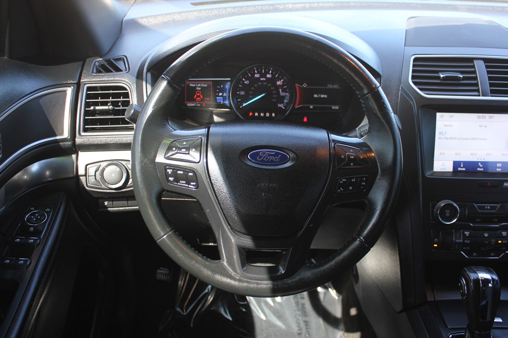 Photo 10 of this FORD EXPLORER