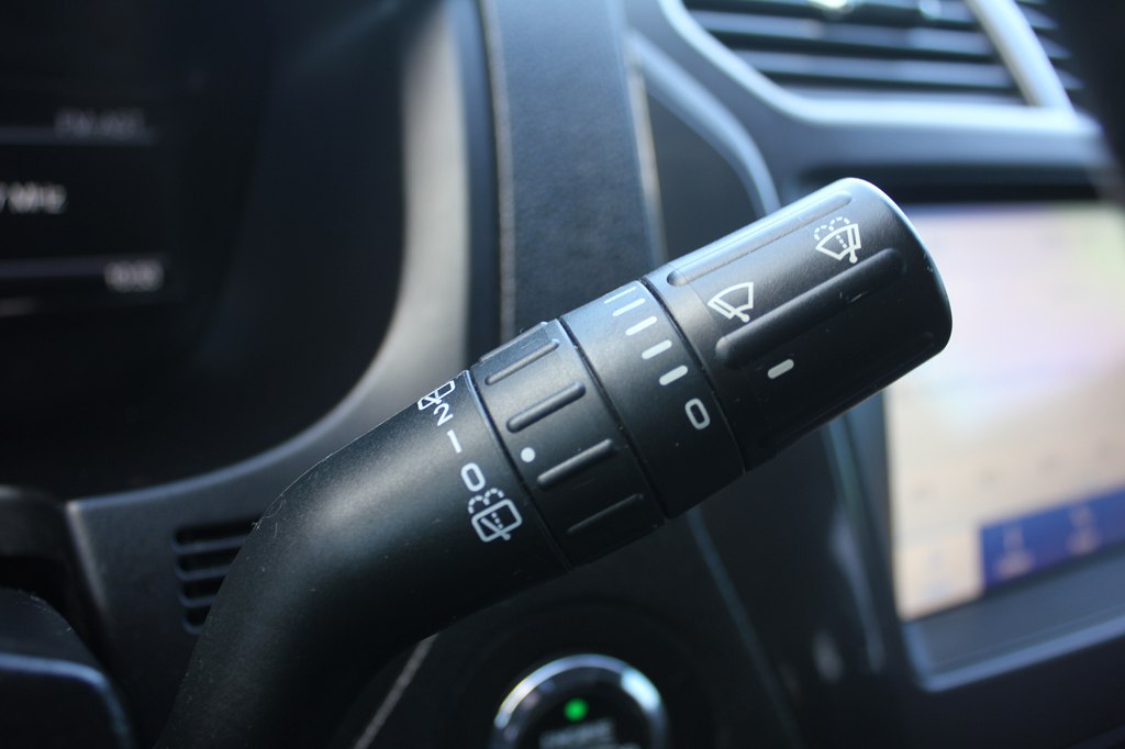 Photo 15 of this FORD EXPLORER