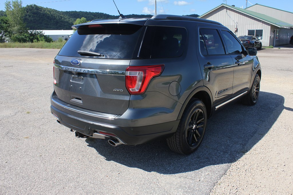 Photo 5 of this FORD EXPLORER