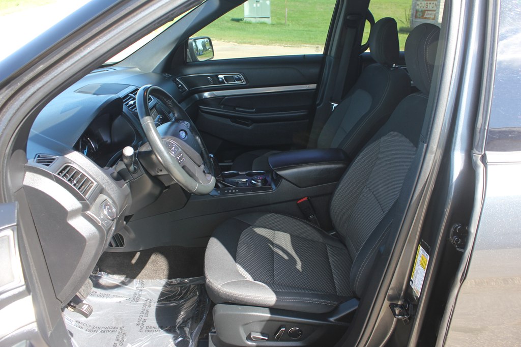 Photo 28 of this FORD EXPLORER