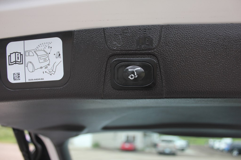Photo 43 of this FORD C-MAX ENERGI