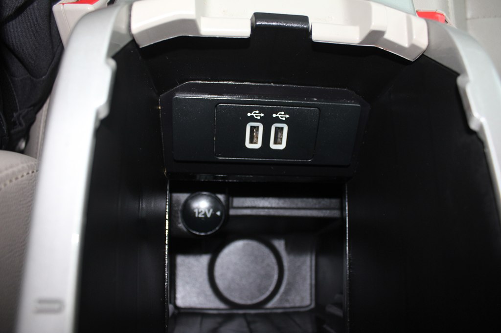 Photo 23 of this FORD C-MAX ENERGI