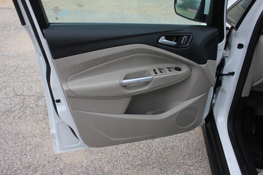 Photo 27 of this FORD C-MAX ENERGI