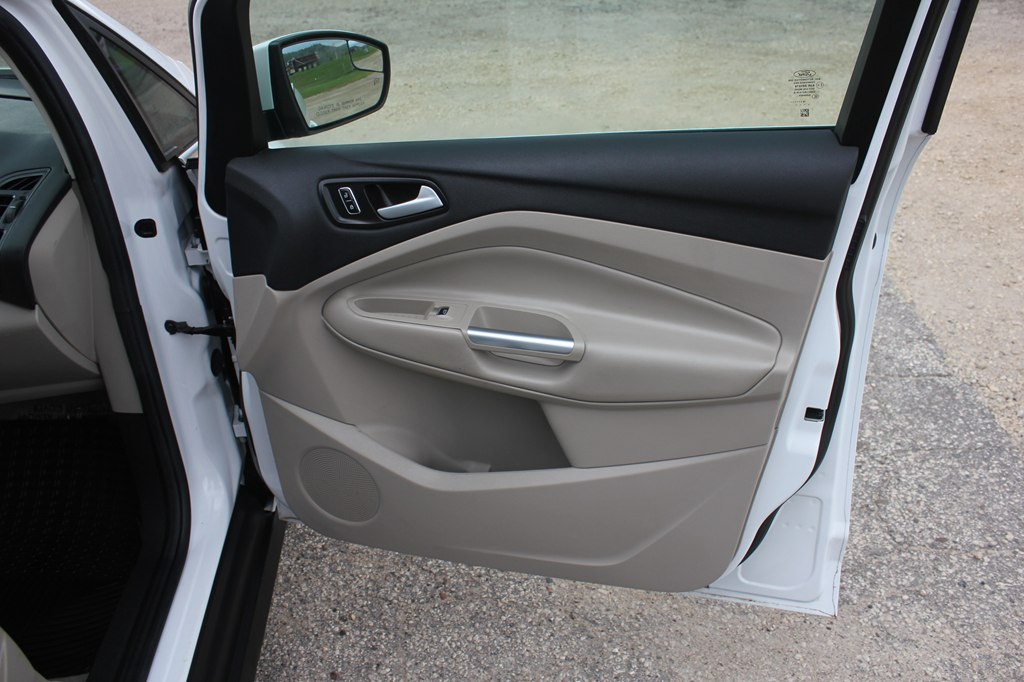 Photo 31 of this FORD C-MAX ENERGI