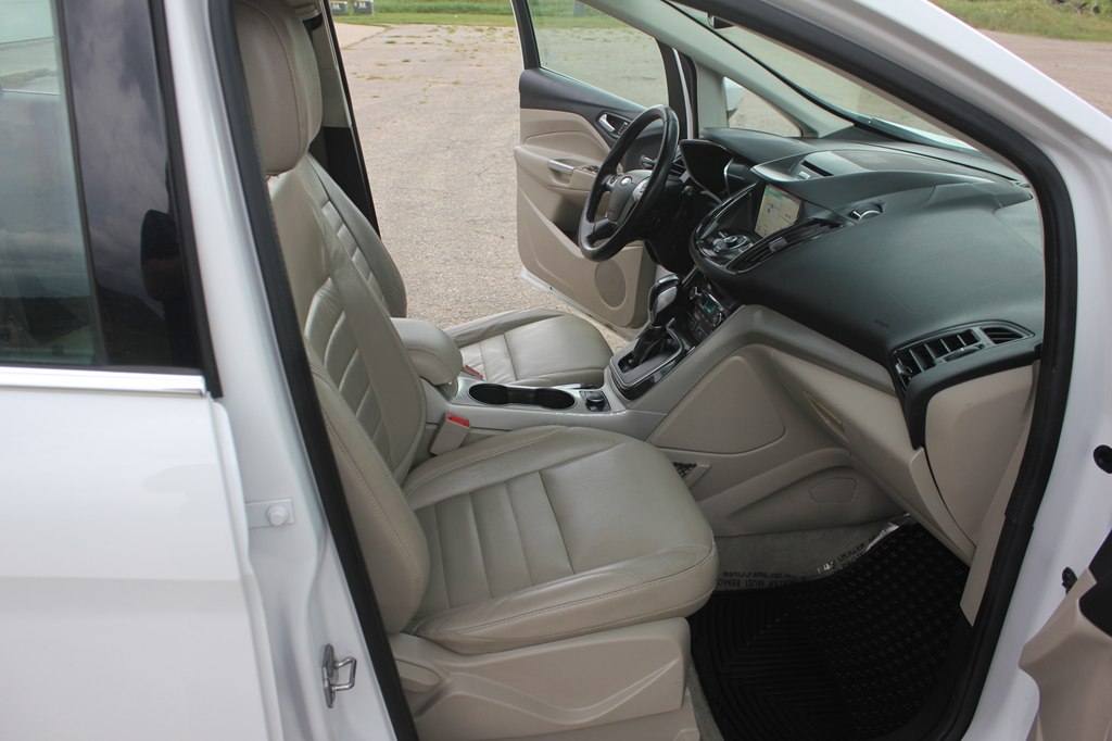 Photo 32 of this FORD C-MAX ENERGI