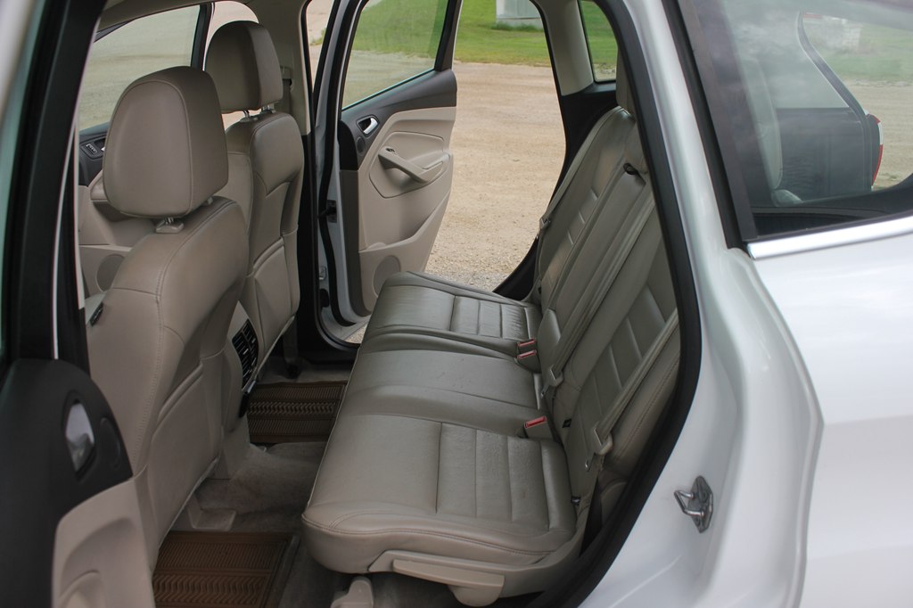 Photo 38 of this FORD C-MAX ENERGI