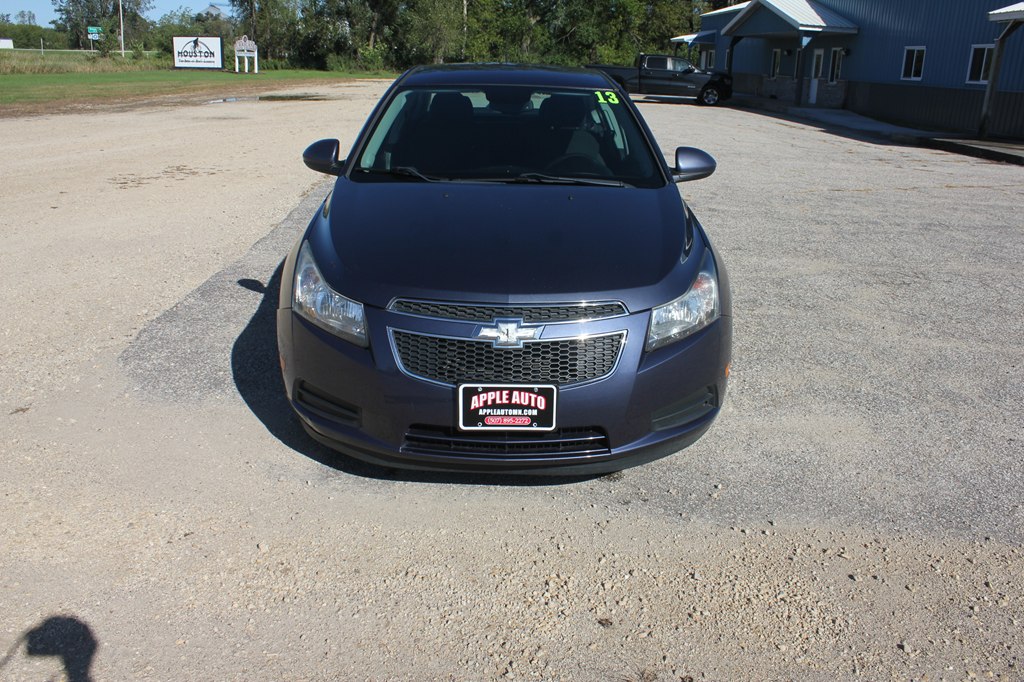 Photo 2 of this CHEVROLET CRUZE
