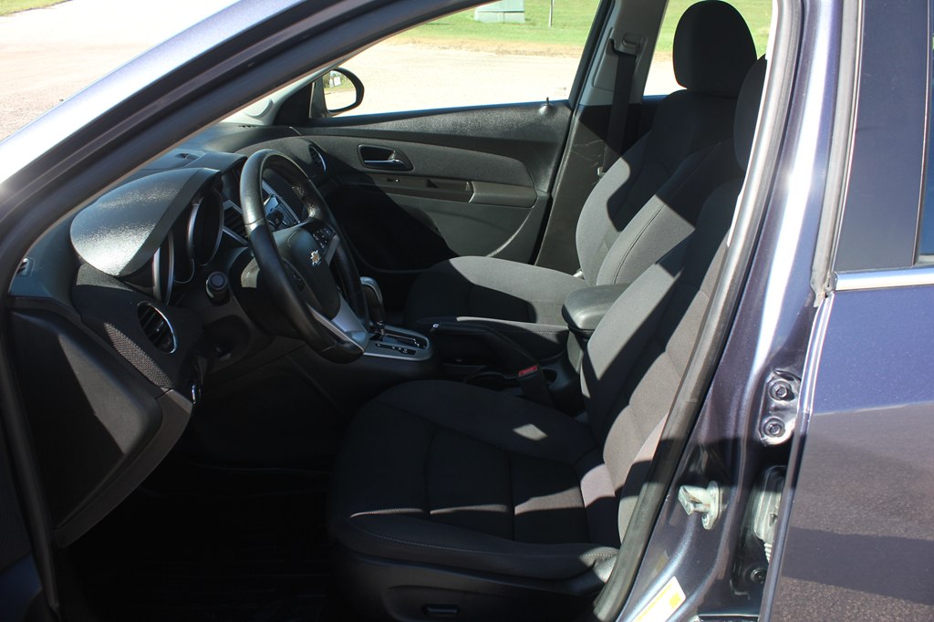 Photo 28 of this CHEVROLET CRUZE