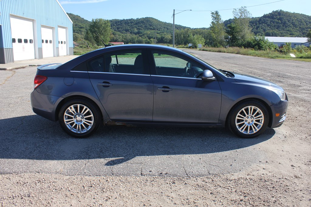 Photo 4 of this CHEVROLET CRUZE