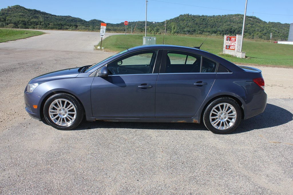 Photo 8 of this CHEVROLET CRUZE